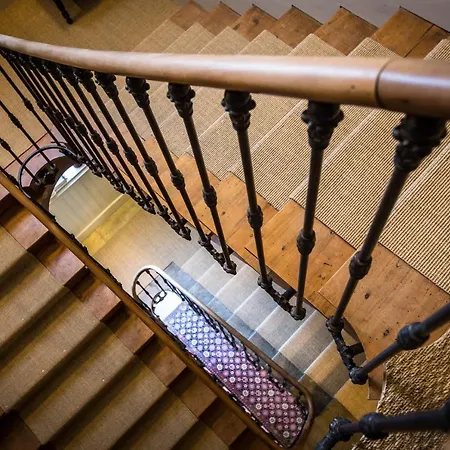 Alojamento de Acomodação e Pequeno-almoço Du Palais 4*