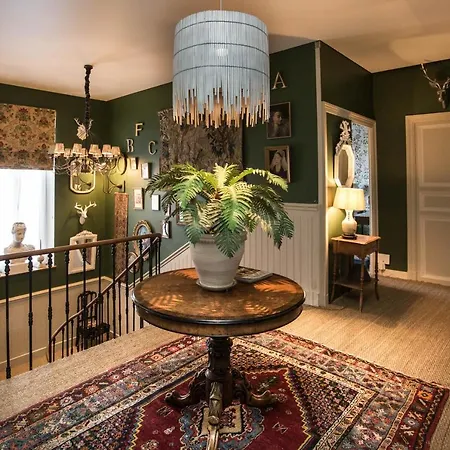 Du Palais Bed and Breakfast