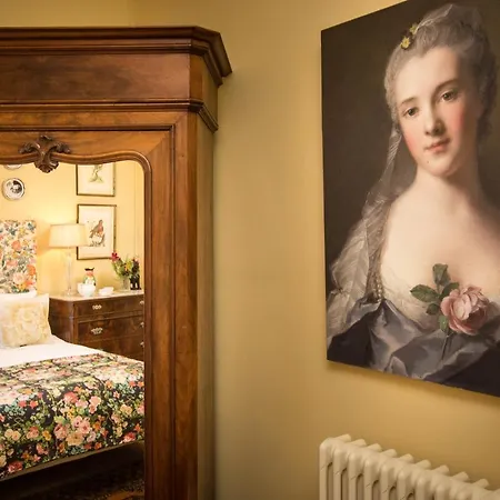 Alojamento de Acomodação e Pequeno-almoço Du Palais Carcassonne