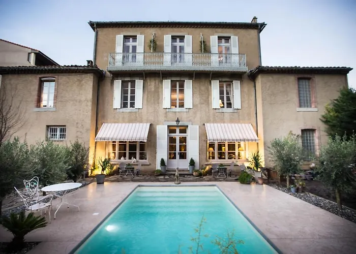 Du Palais Bed & Breakfast 4*