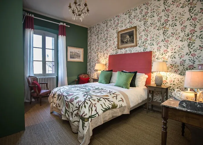 Du Palais Bed & Breakfast 4*